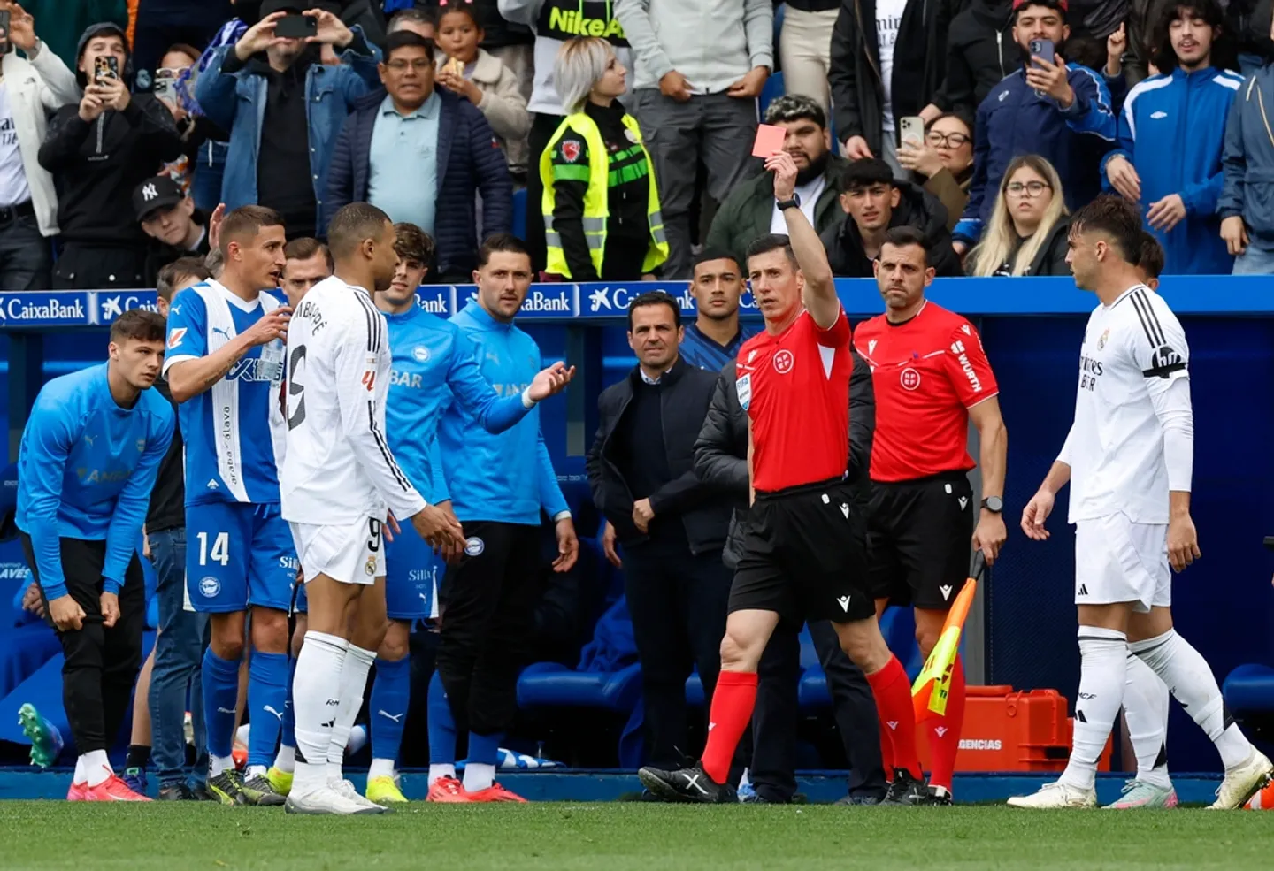 Football : premier carton rouge pour Mbappé au Real Madrid