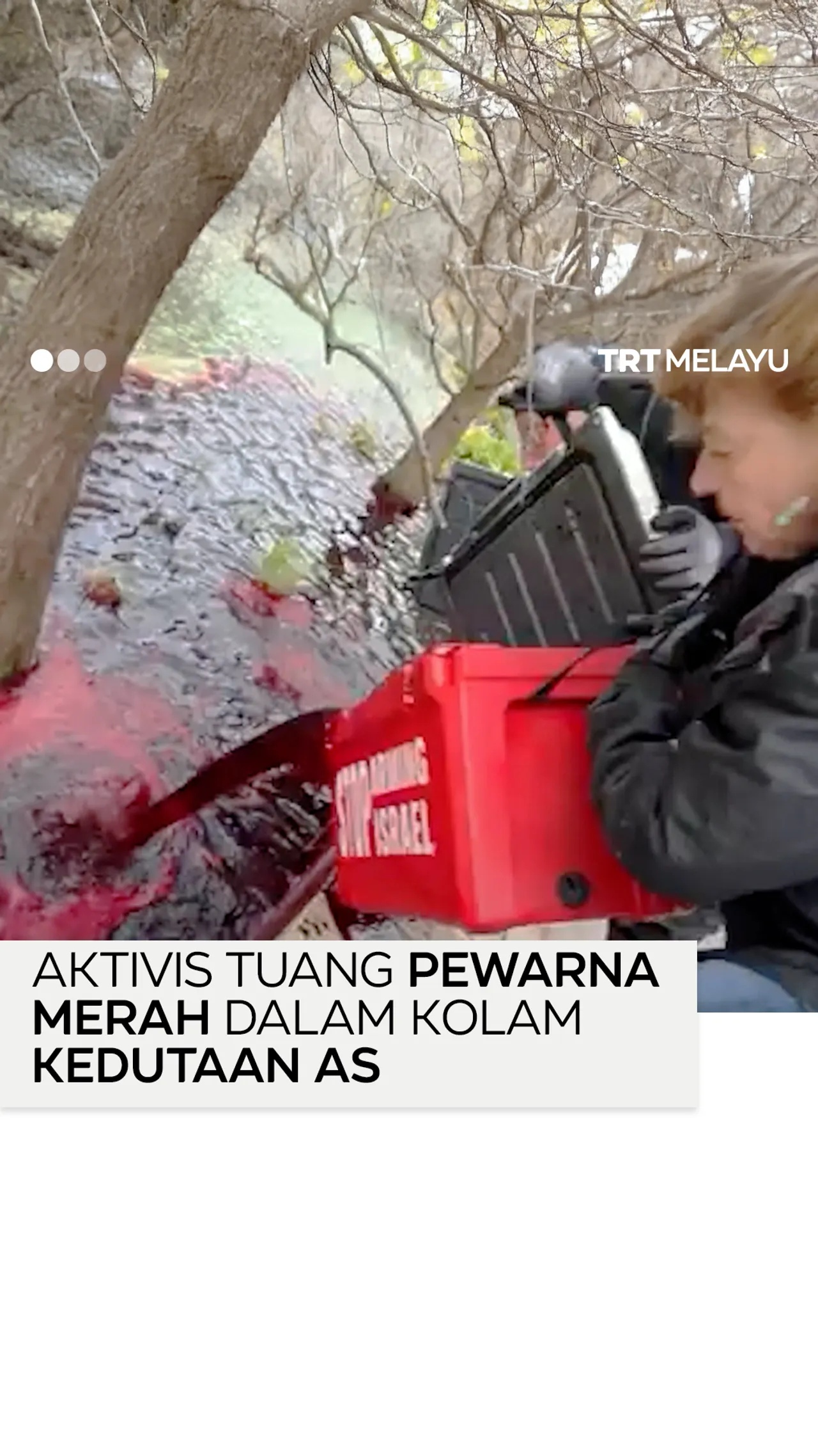 Aktivis tuang pewarna merah di kedutaan AS