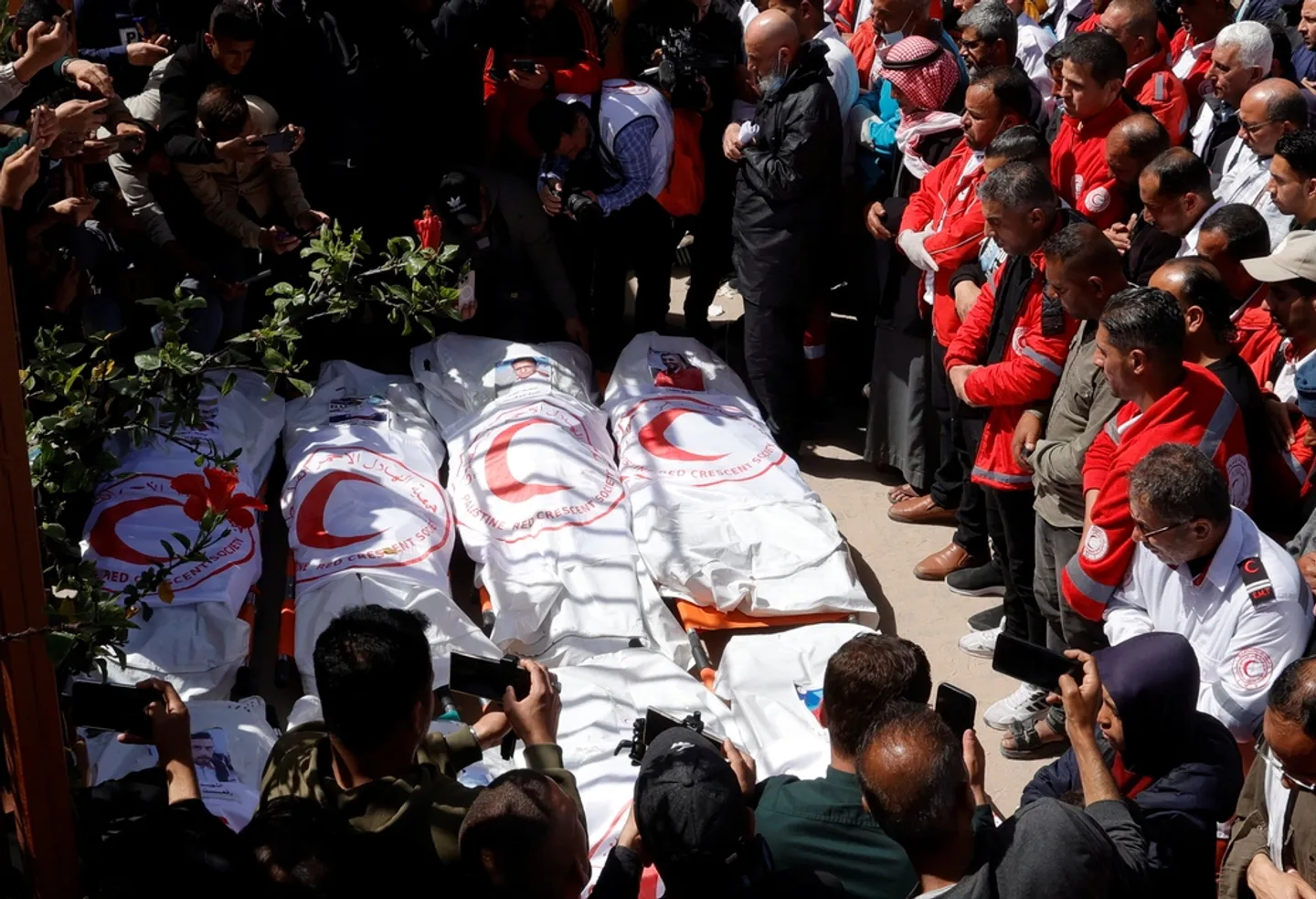 Gazas ministerium säger att Israel dödade över 1 400 medicinskt personal och kidnappade 360 andra under ett folkmord
