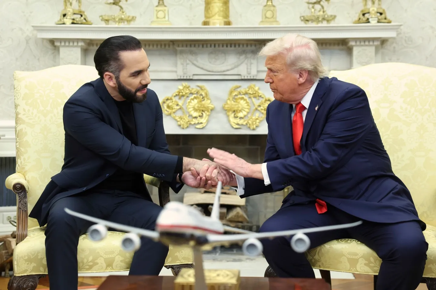 Bukele y Trump sellan su alianza: El Salvador propone “ayudar” a EE.UU. con su “problema de crimen”