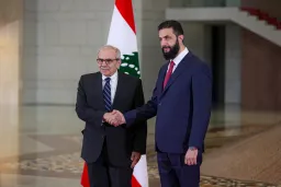 فرصة جديدة للبنان.. ماذا بعد رفع العقوبات الأمريكية عن دمشق؟