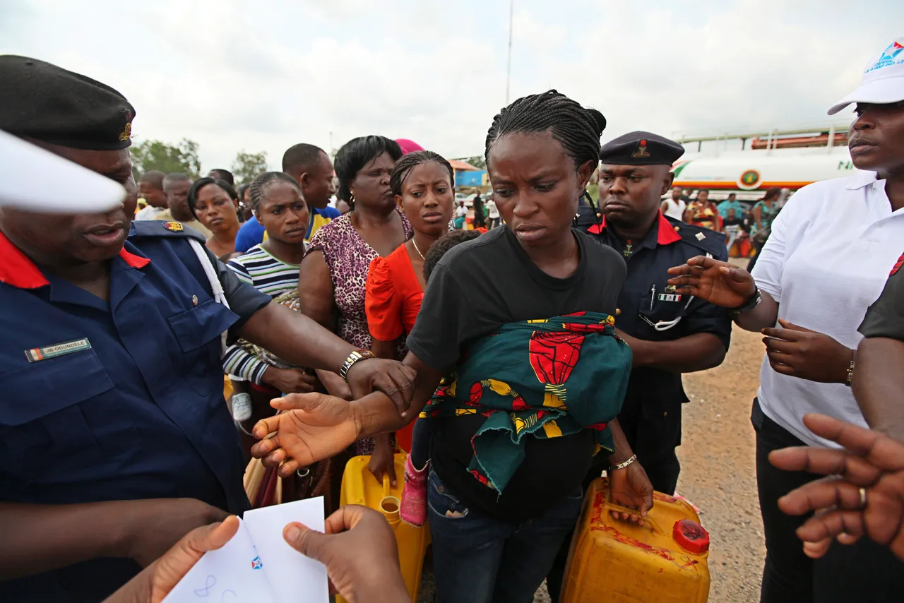 Nijeriya za ta aiwatar da gagarumin shirin adana man fetur domin kauce wa ƙarancinsa