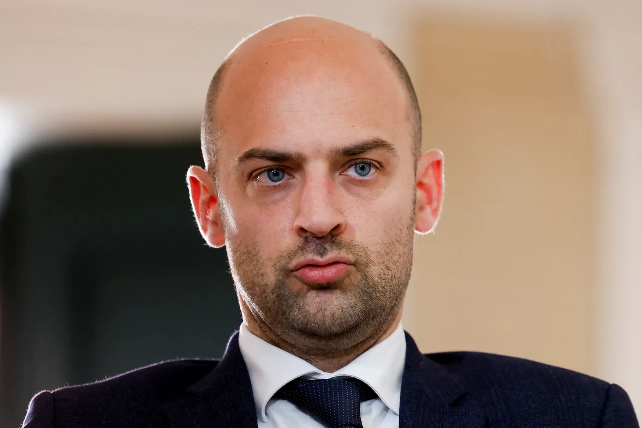 Algeria, France tensions mount over expulsion of French officials