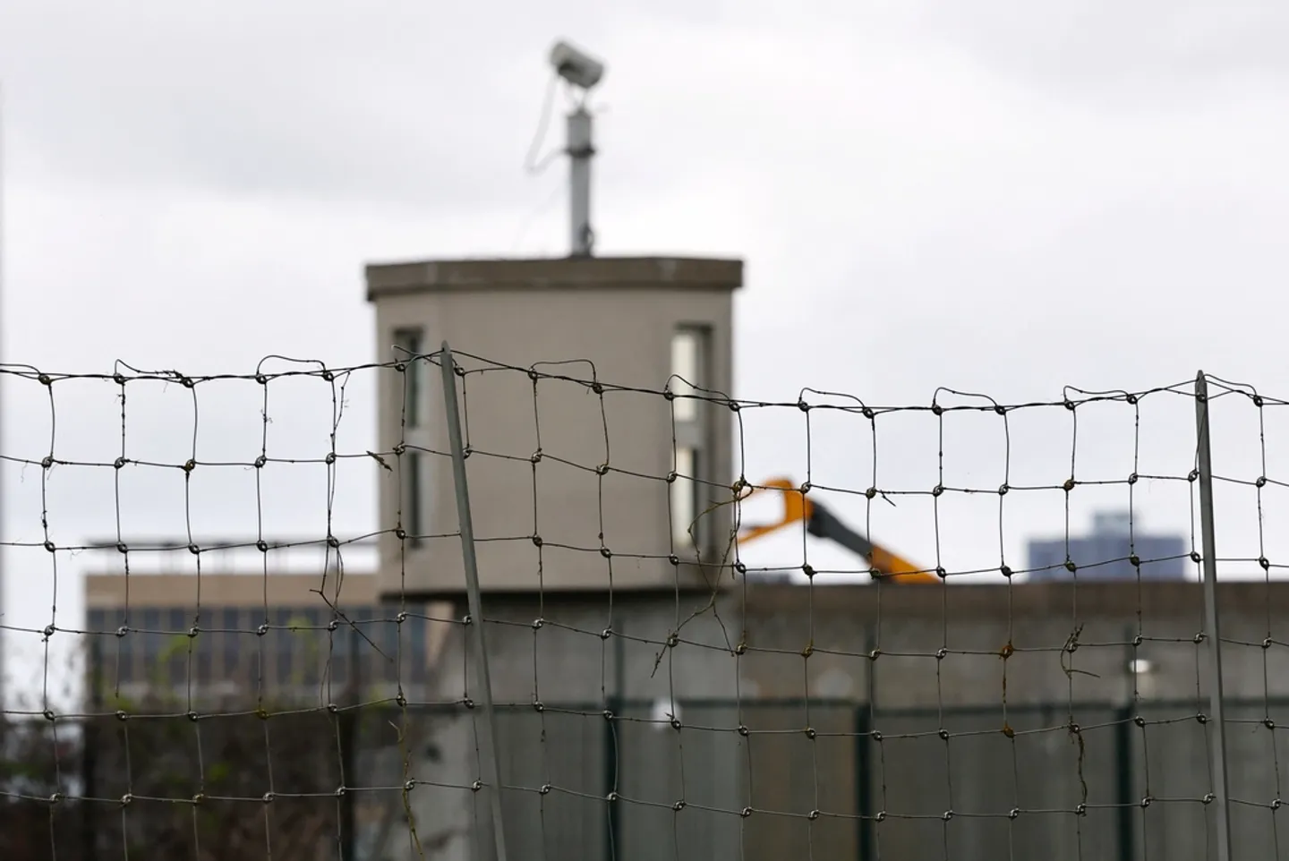 Brandanschläge und Schüsse auf Gefängnisse in Frankreich