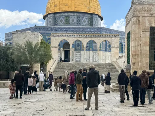 Over 1.200 ulovlige israelske bosættere stormer Al-Aqsa-moskéen