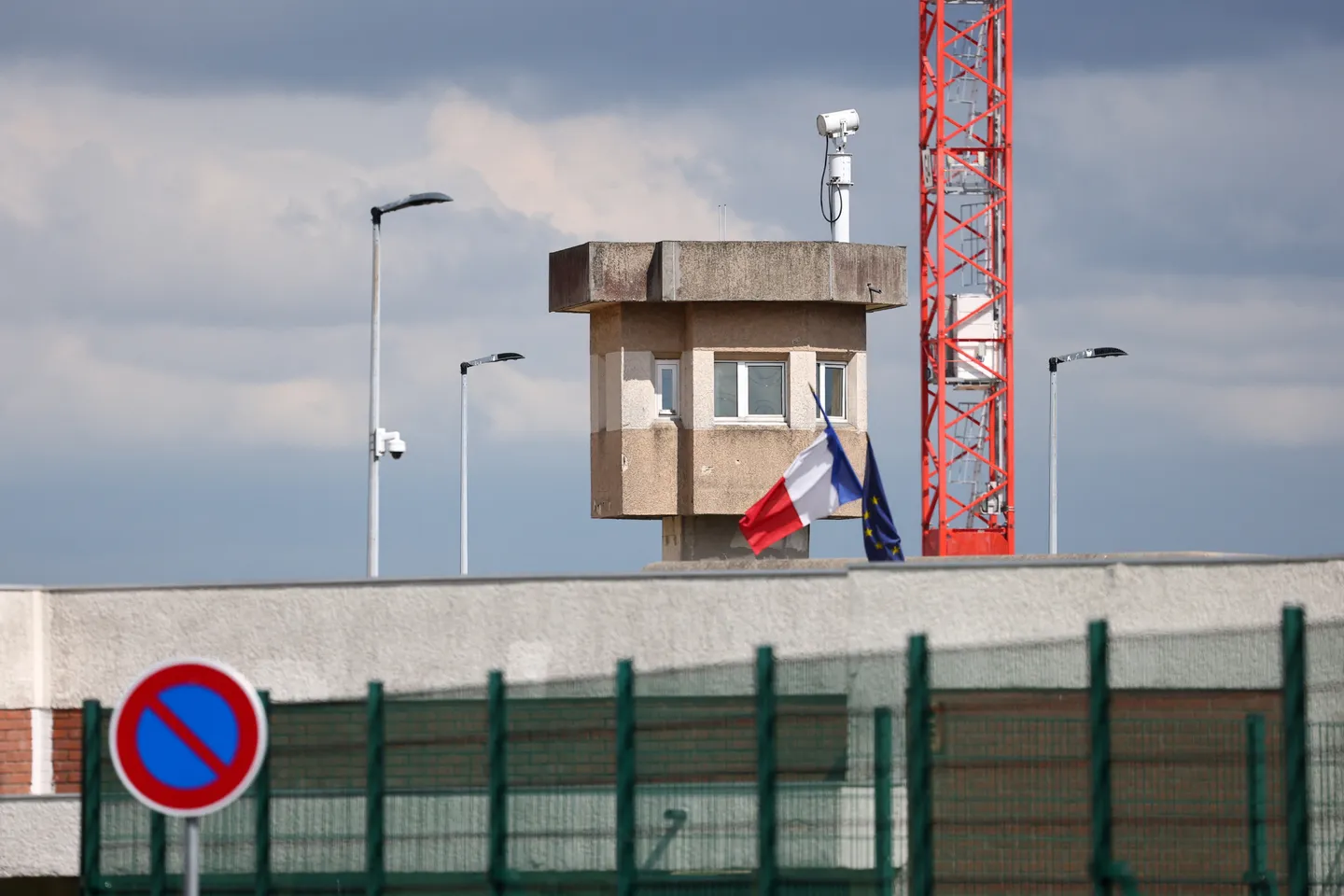 France: plusieurs prisons visées par des attaques coordonnées, le PNAT se saisit de l’enquête