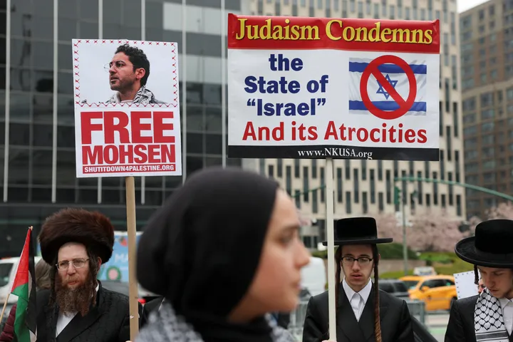 Махмуд Халил сот отырысы алдында қоғамға үн қатты