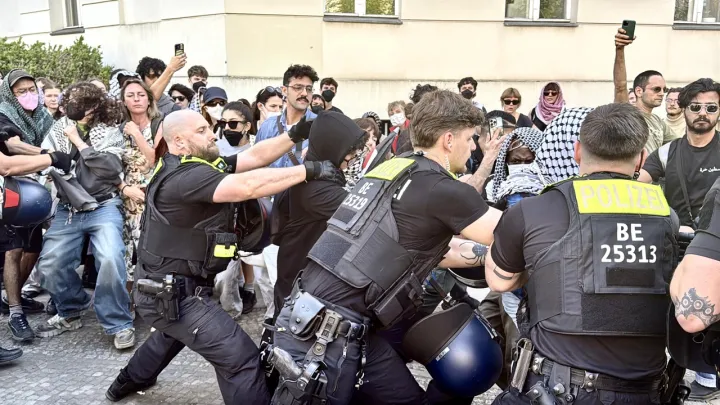 German police arrest five students for protesting Israeli attacks on Gaza