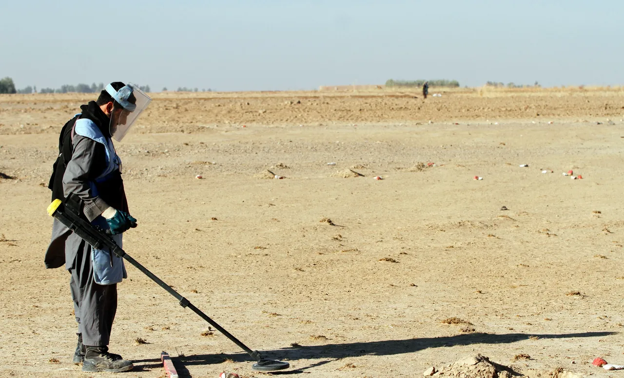 بیش از هزار کیلومتر مربع اراضی افغانستان آلوده به مین است