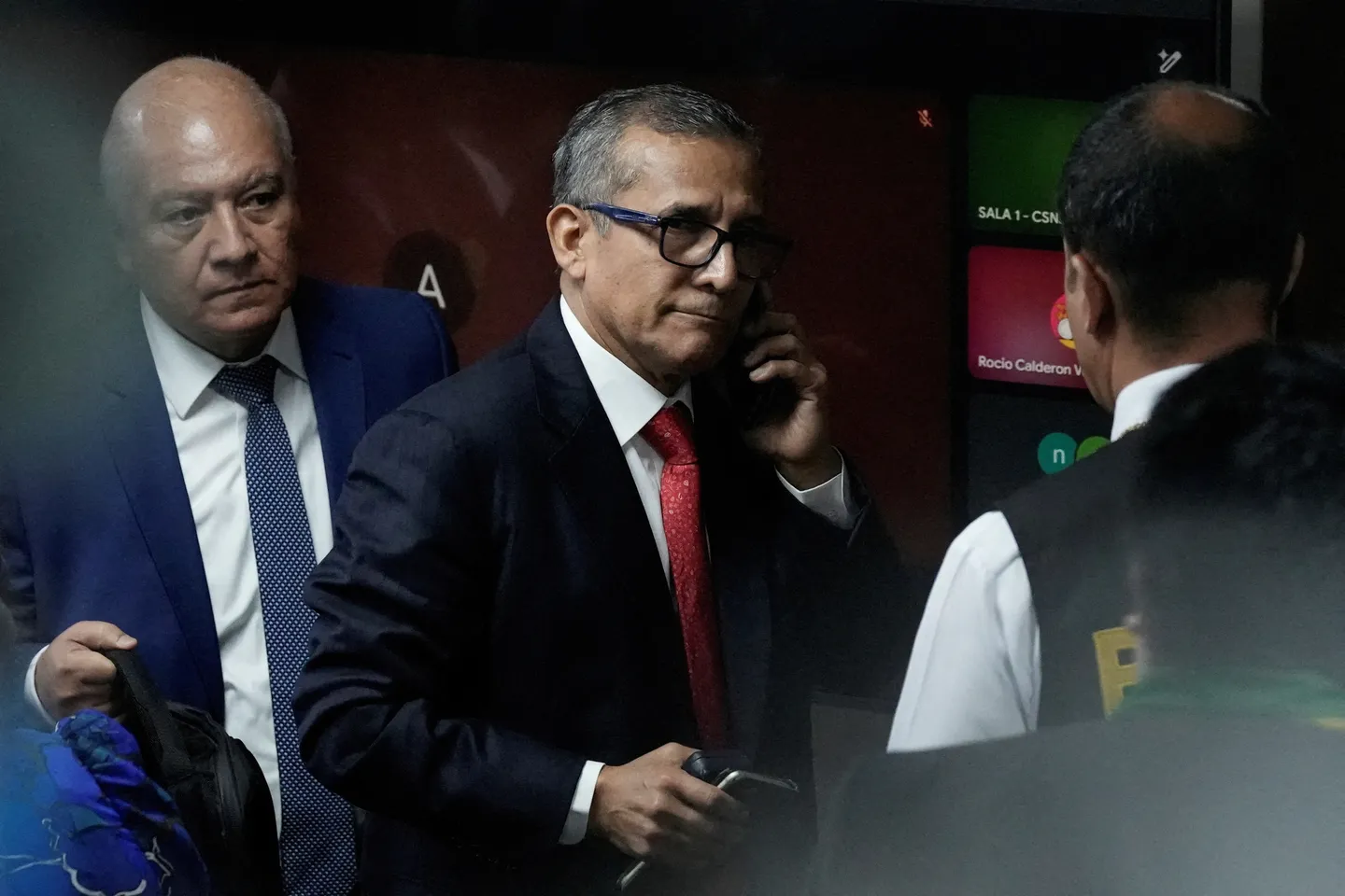 Перуда мурдагы президент Хумала жана жубайы арам акча адалдоо кылмышынан 15 жылга эркинен ажыратылды