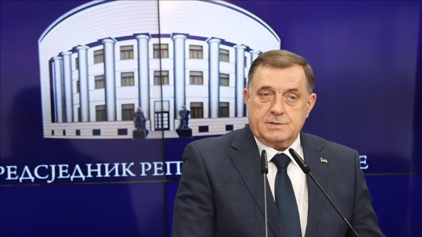 Gjykata e BeH-së kërkon rishikim të vendimit të Interpolit për të refuzuar urdhërarrestin e Dodikut