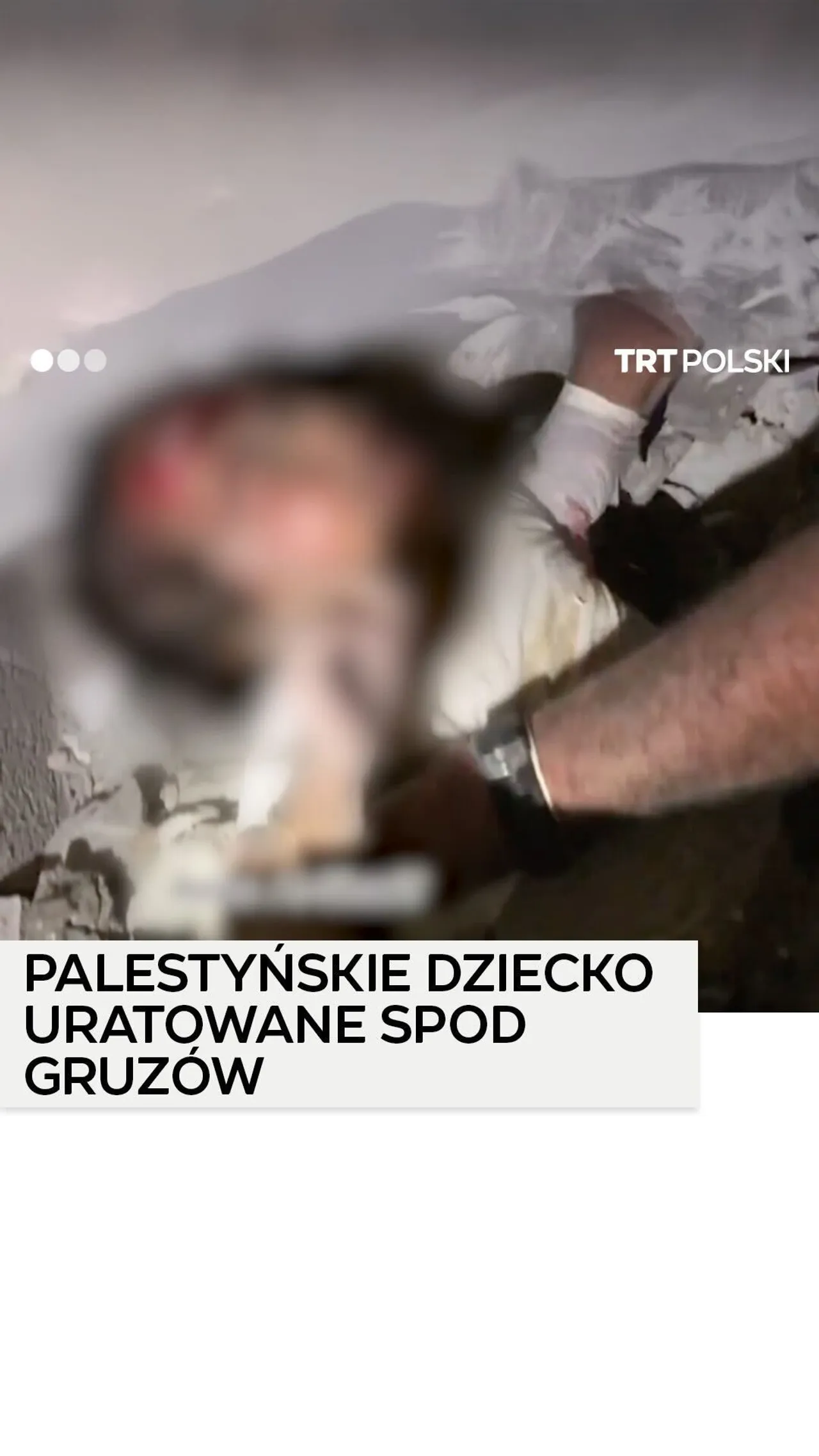 Sanitariusz ratuje małe palestyńskie dziecko spod gruzów