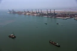 Harga minyak melonjak susulan ketegangan geopolitik, saham tenaga Vietnam jadi tumpuan