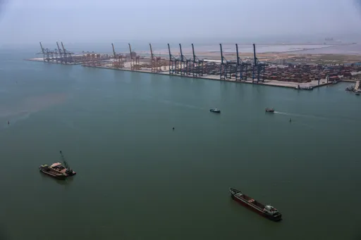 Harga minyak melonjak susulan ketegangan geopolitik, saham tenaga Vietnam jadi tumpuan