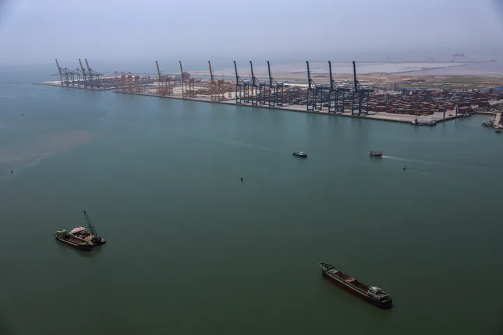 Harga minyak melonjak susulan ketegangan geopolitik, saham tenaga Vietnam jadi tumpuan