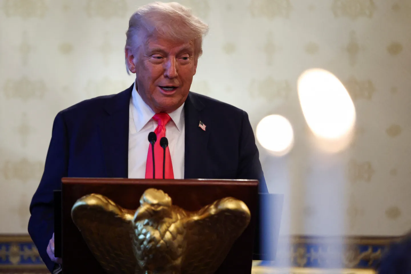 Kaliforniya Trampni boj soliqlari bo'yicha sudga bergan birinchi shtat bo'ldi