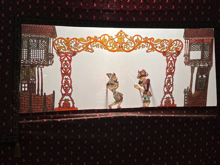 کاراگؤز و حاجی‌وات؛ تئاتر سایه‌ها از امپراتوری عثمانی تا صحنه‌های لندن