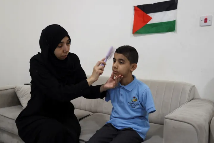 Amputee Palestinian boy image wins World Press Photo award