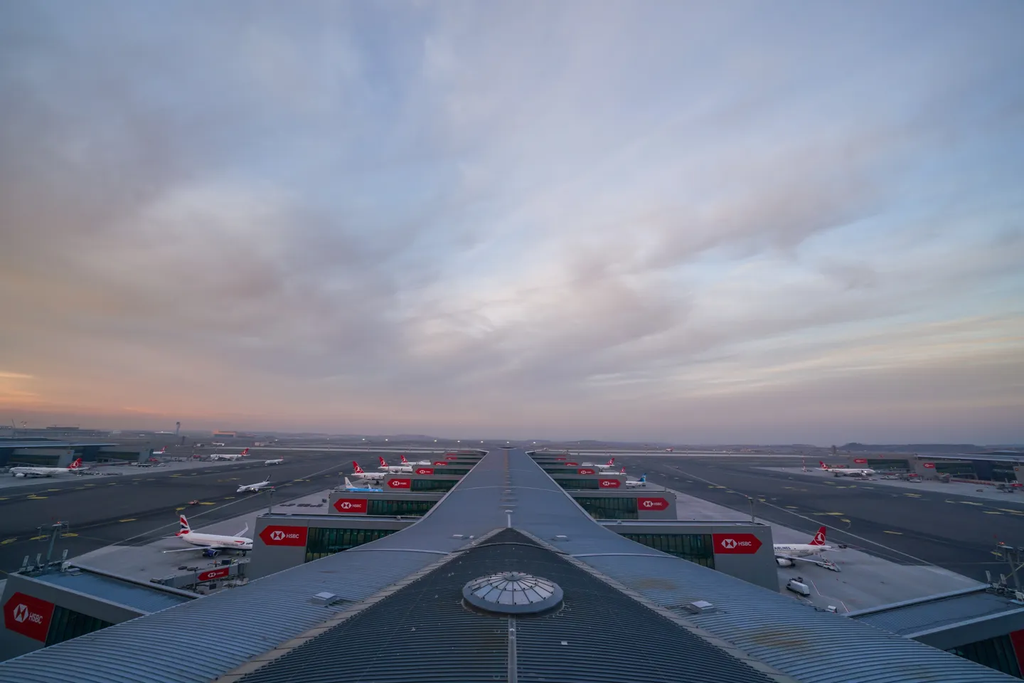 Стамбул аэропорту үч тилкелүү операцияларын бир убакта баштаган Европадагы биринчи аэропорт болду