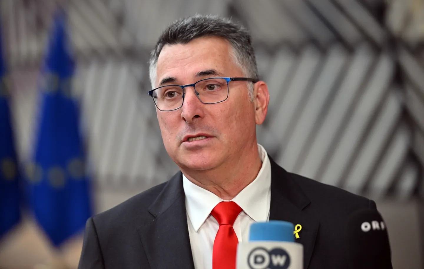 UK should offer Israeli FM Gideon Sa'ar handcuffs over handshakes