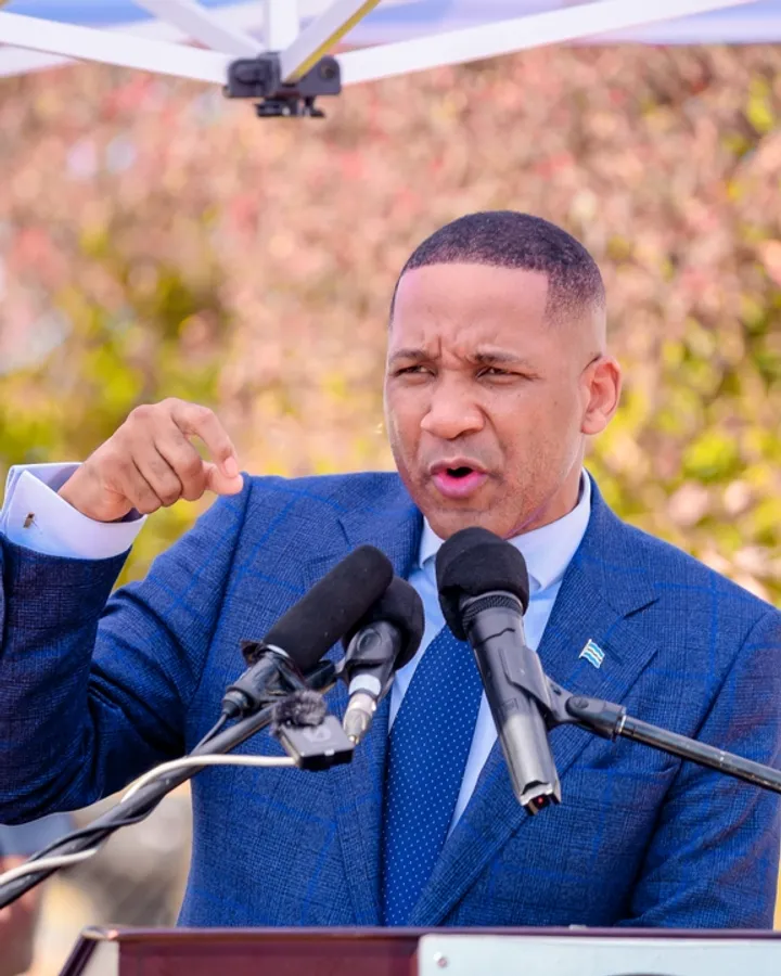 Le président botswanais Duma Boko parmi les 100 personnalités les plus influentes en 2025