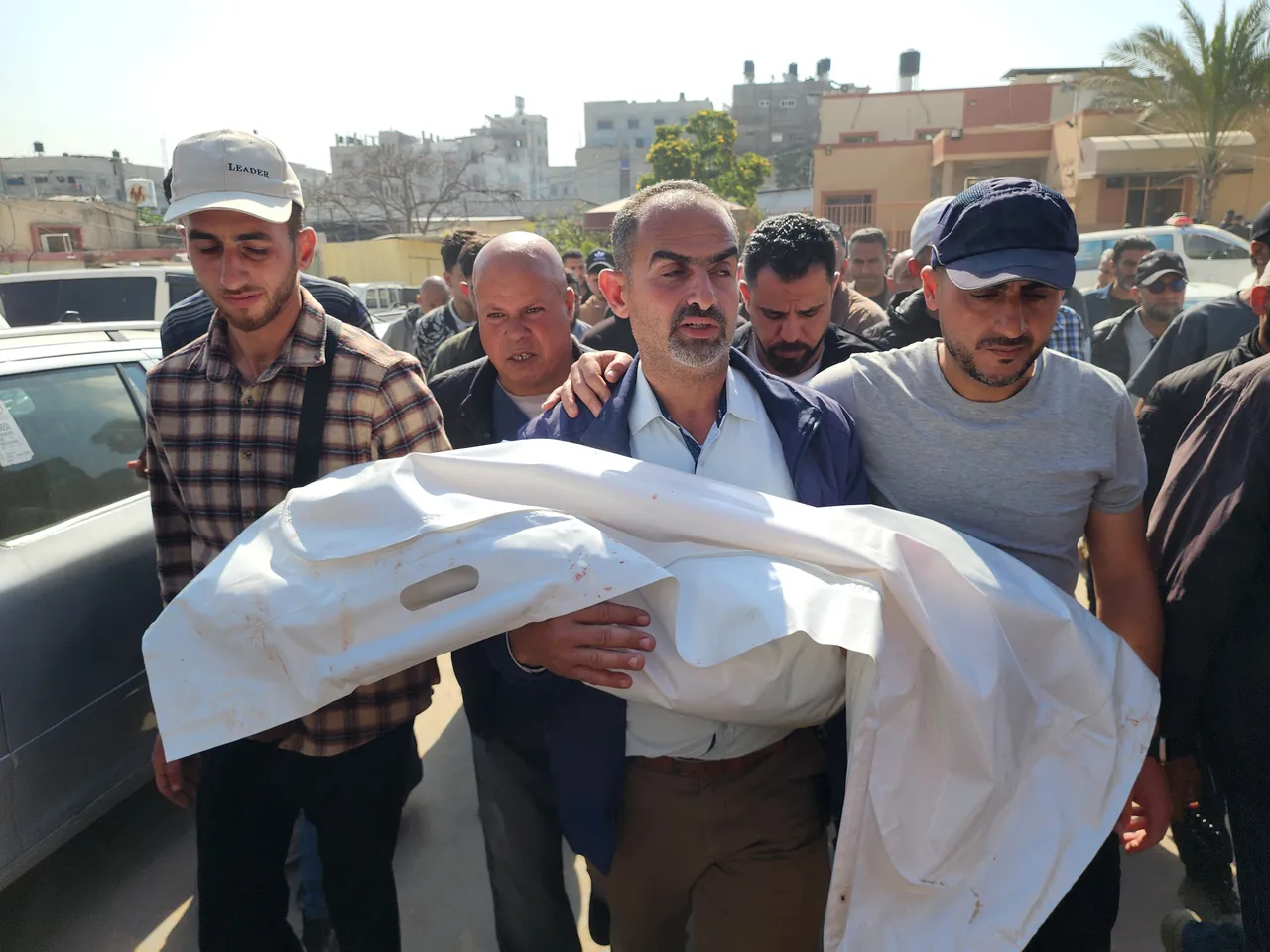 至少19名巴勒斯坦人在以色列新一轮空袭加沙中丧生