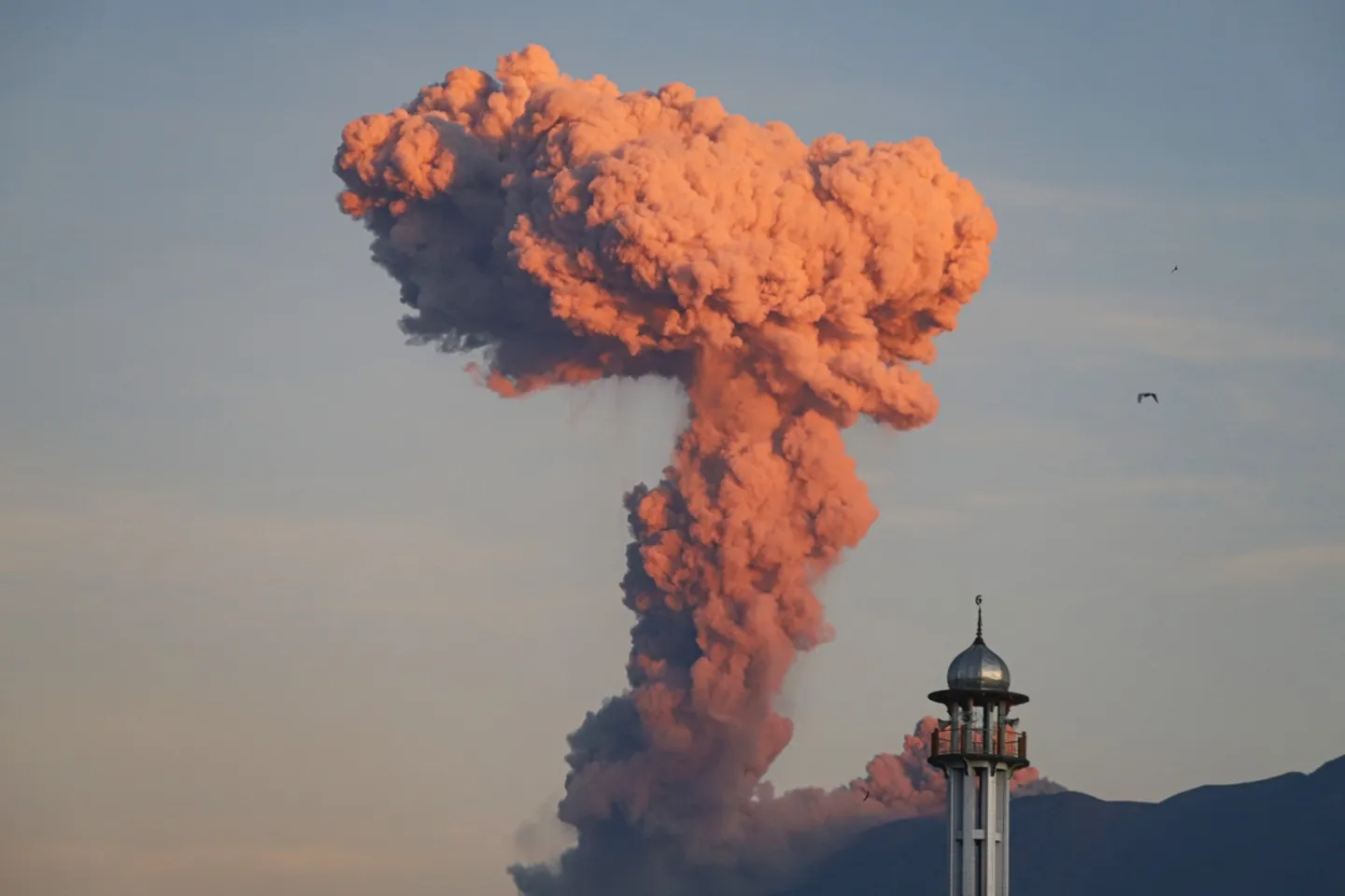 Eruptirao vulkan na planini Marapi u Indoneziji