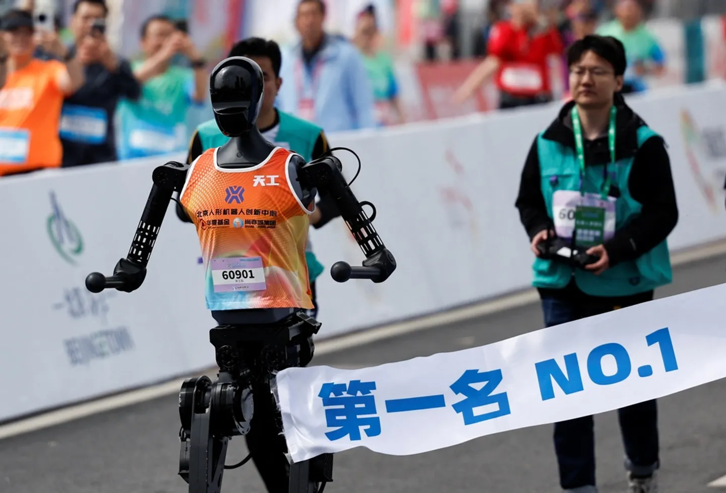 Innovation : des robots humanoïdes participent à un semi-marathon en Chine