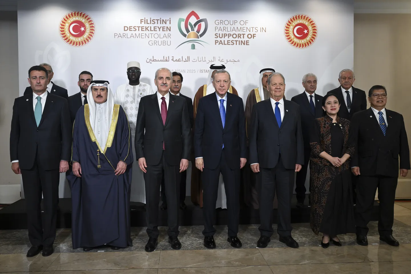 13 ilneñ parlament räisläre İzrailneñ Ğazzägä qarata höcümnären gäyeplädelär