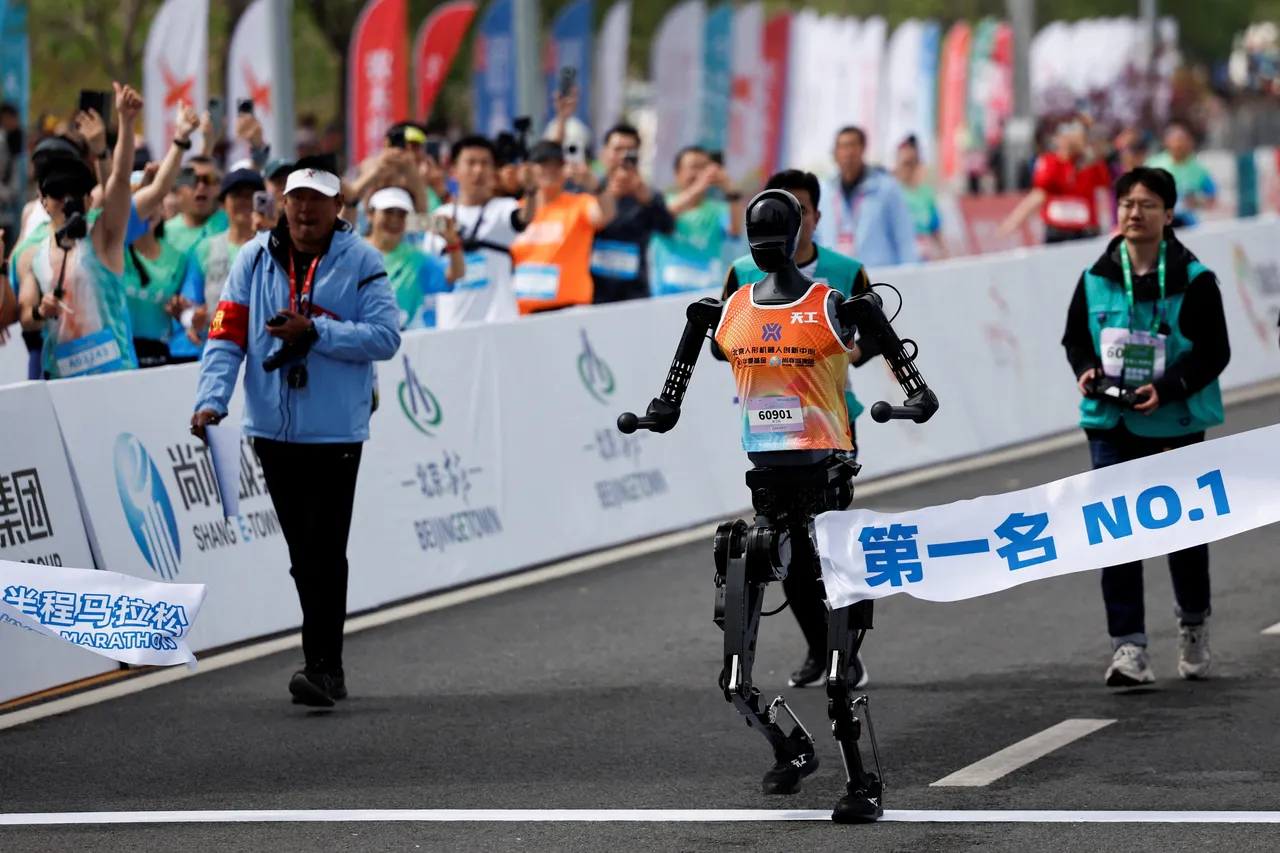 Robot berlari dalam maraton China