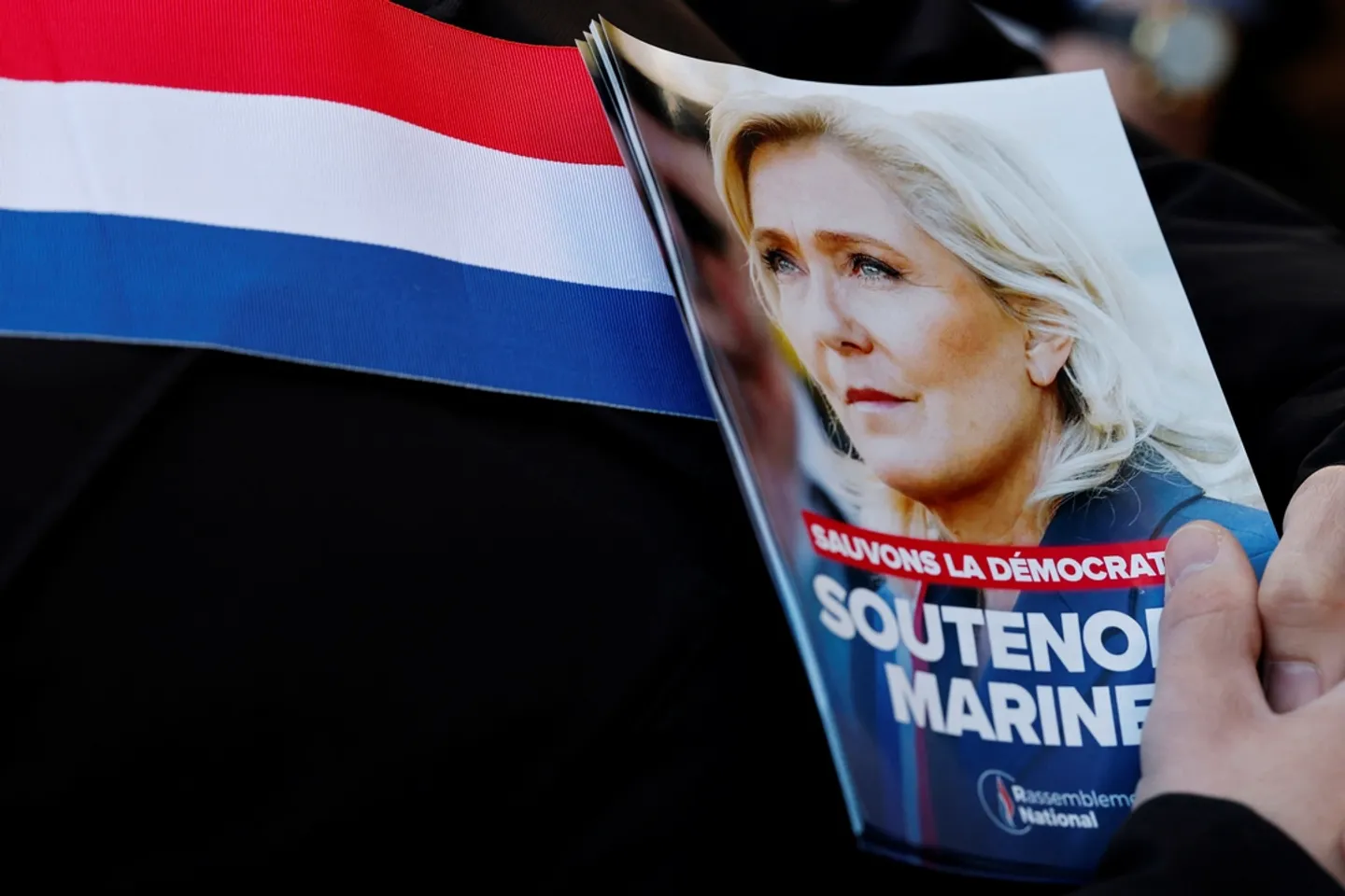Affaire des assistants parlementaires du FN, l’extrême-droite et Marine le Pen en ordre de bataille