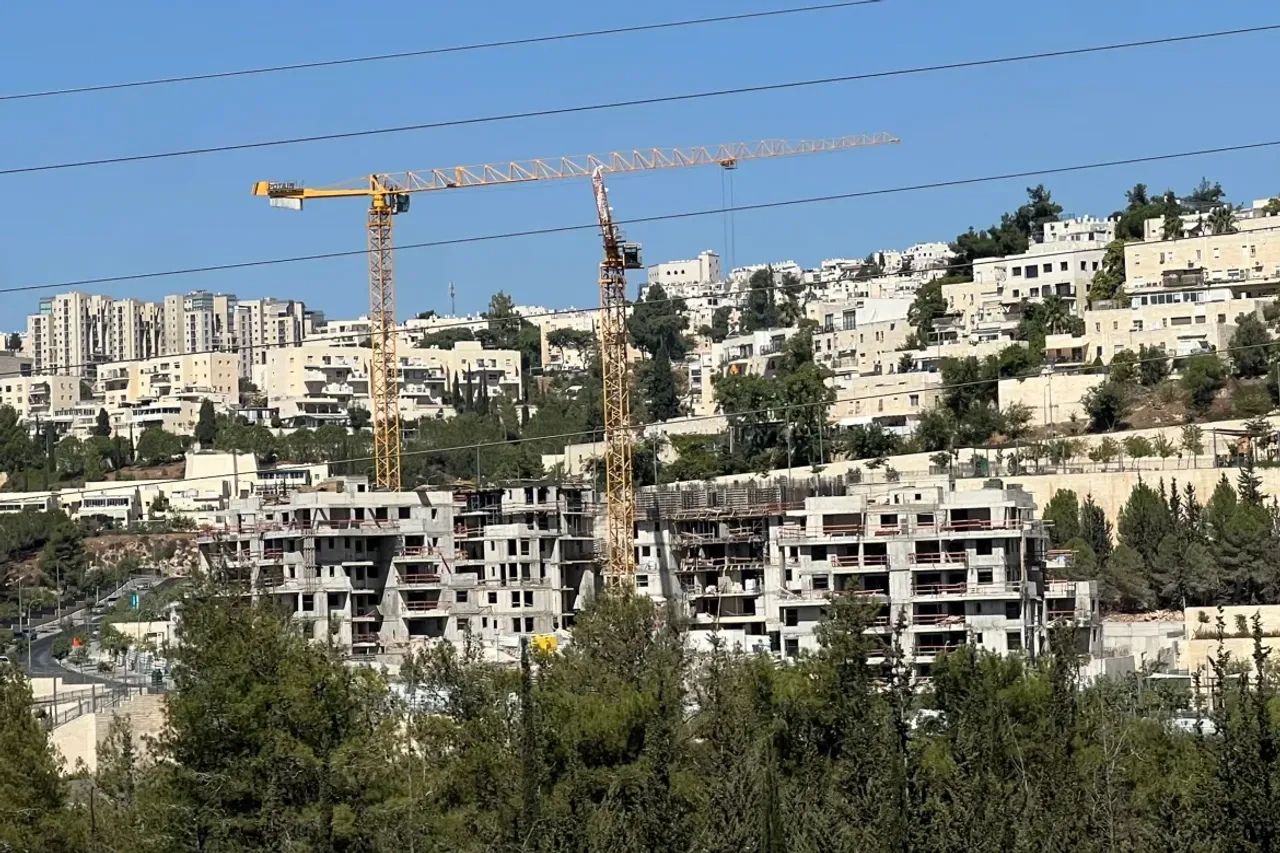 بيان مشترك لـ14 دولة تندد بتوسيع إسرائيل استيطانها بالضفة الغربية وسط تصاعد الانتهاكات