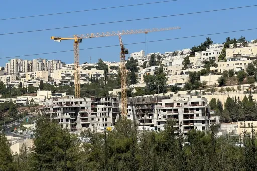 بيان مشترك لـ14 دولة تندد بتوسيع إسرائيل استيطانها بالضفة الغربية وسط تصاعد الانتهاكات