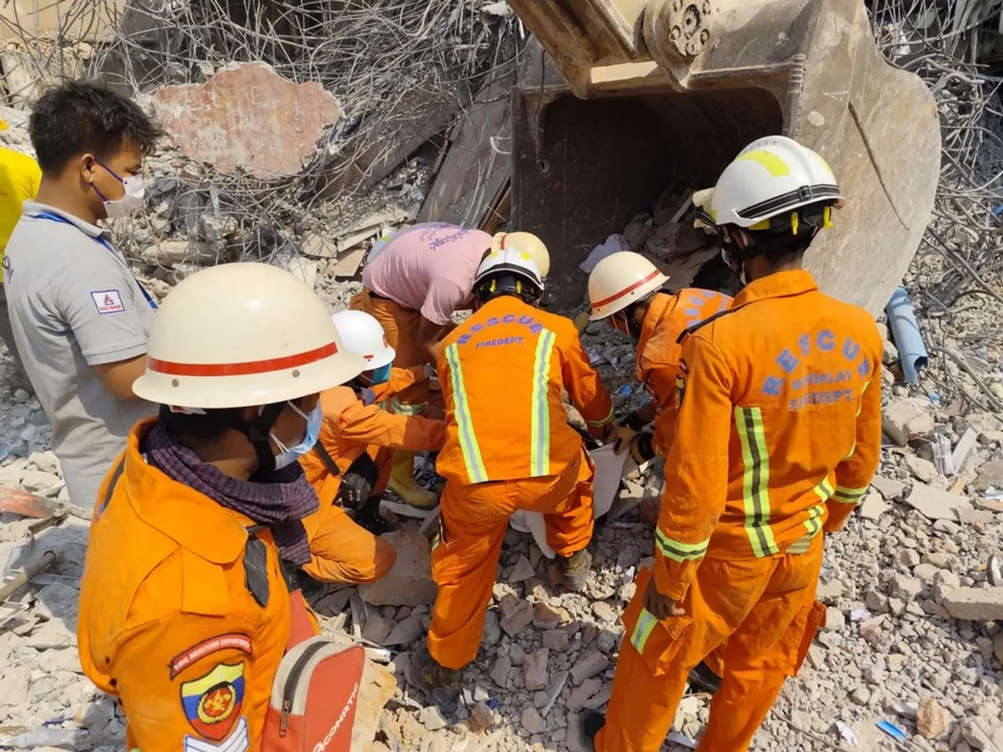 Myanmar mengumumkan gencatan sementara untuk membantu korban gempa bumi saat jumlah korban meningkat menjadi lebih dari 3.000 jiwa