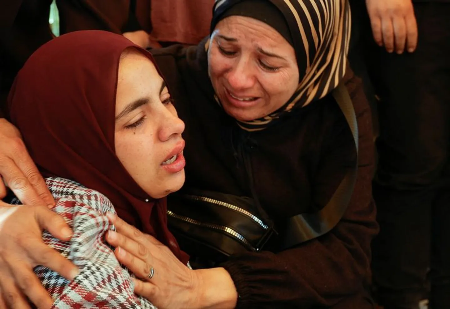 Mujeres embarazadas dan a luz en las calles de Gaza, en medio de ataques y evacuaciones masivas