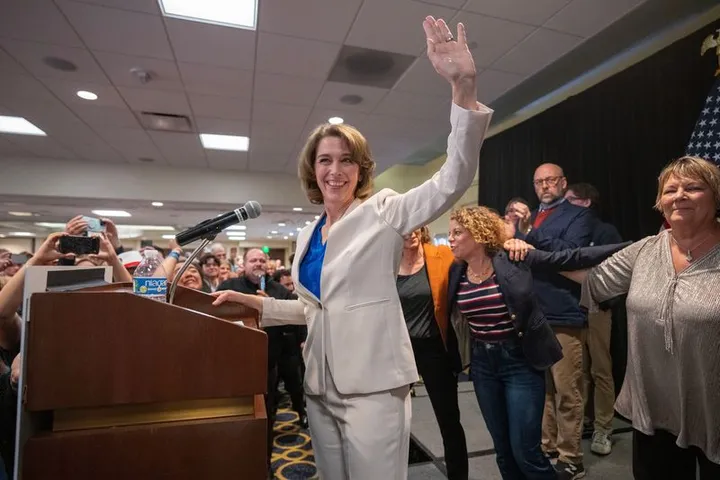 Pemilihan khusus menandakan kebangkitan Partai Demokrat di Amerika. Apakah Partai Republik perlu khawatir?