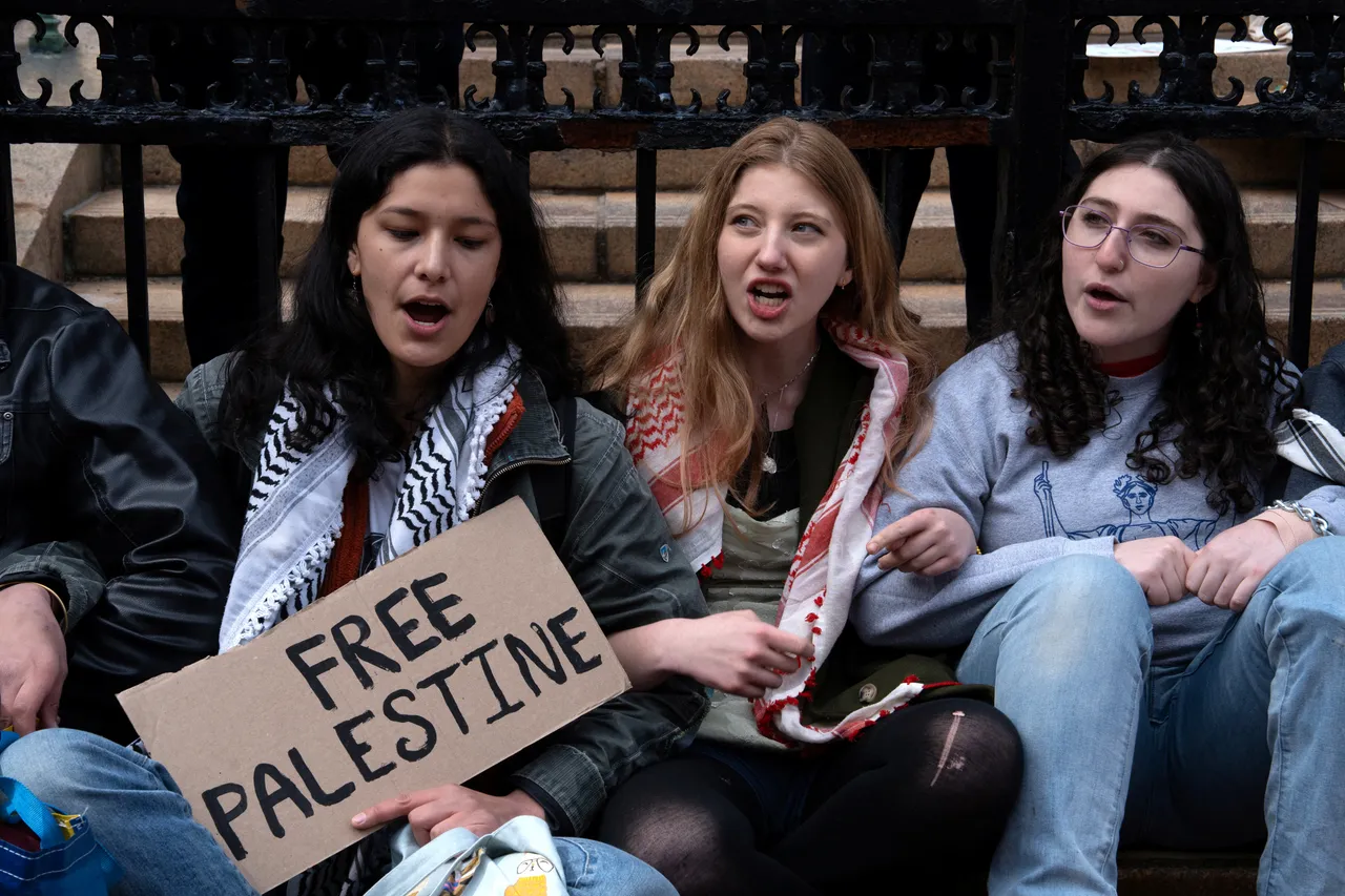 تجمع اعتراضی دانشجویان دانشگاه کلمبیا در پی بازداشت فعال فلسطینی