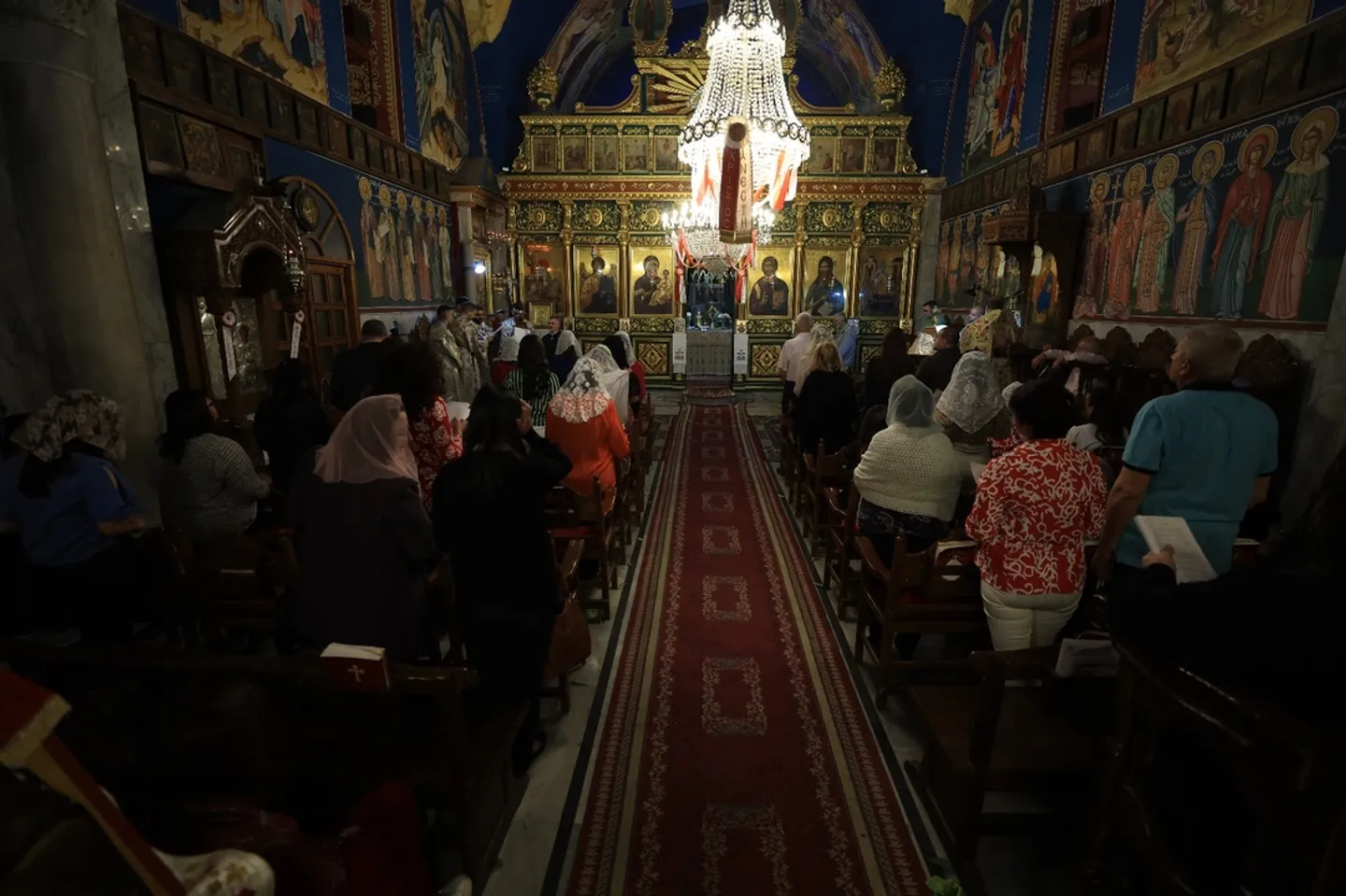 Të krishterët në Gaza e kalojnë Pashkën duke u lutur për paqe mes sulmeve brutale izraelite