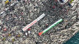 “Gaza se muere”: Miles de personas en Estambul exigen poner fin al genocidio israelí