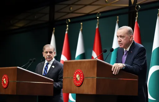 Президент Эрдоган обсудил Ближний Восток с Шахбазом Шарифом