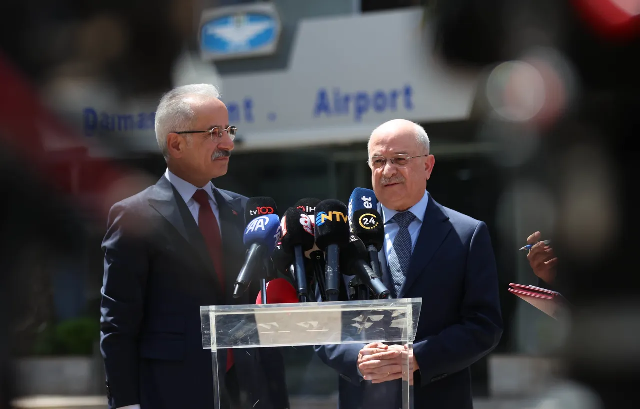 وزير النقل التركي يصل دمشق في زيارة عمل ويبحث التعاون في الاتصالات والطرق