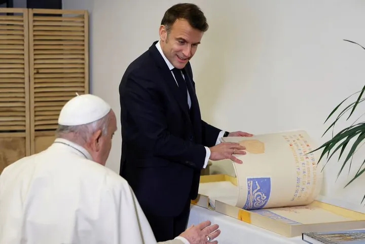 À Rome, Macron accusé d’ingérence dans l’élection du futur pape