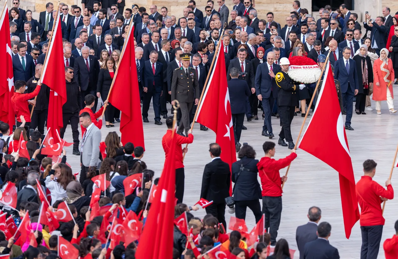نن د اپریل ۲۳ مه نيټه چې په تورکیه کې د ملي حاکمیت د کلیزې او د ماشومانو د جشن سره  سمون خوري.