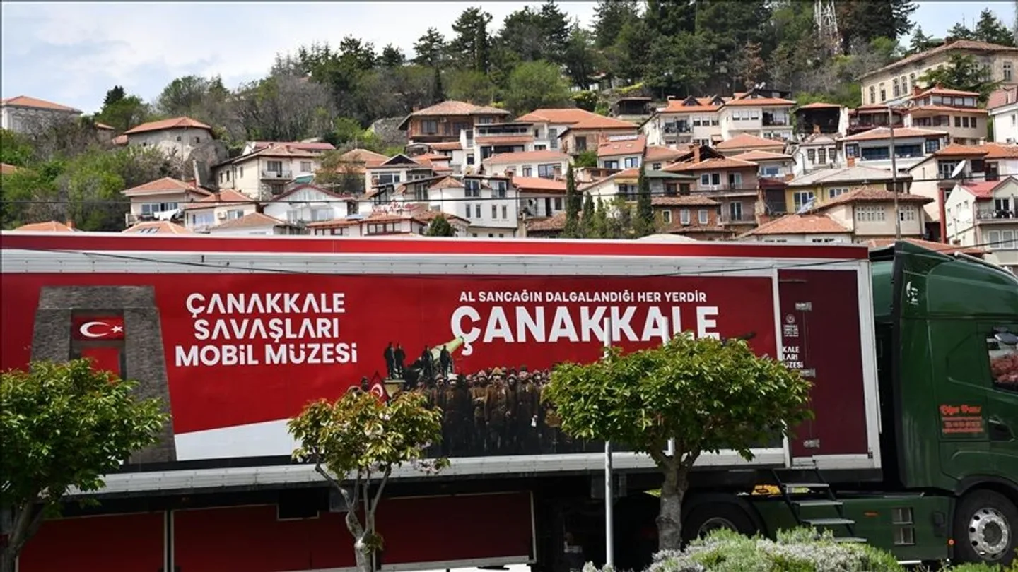 Muzeu mobil i Çanakalasë hapet në Ohër, zgjon interes të madh te qytetarët
