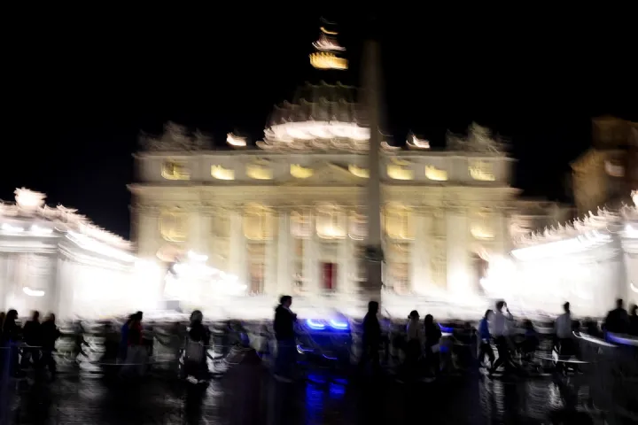 Casi 20.000 personas se despidieron del papa Francisco durante el primer día capilla ardiente en el Vaticano