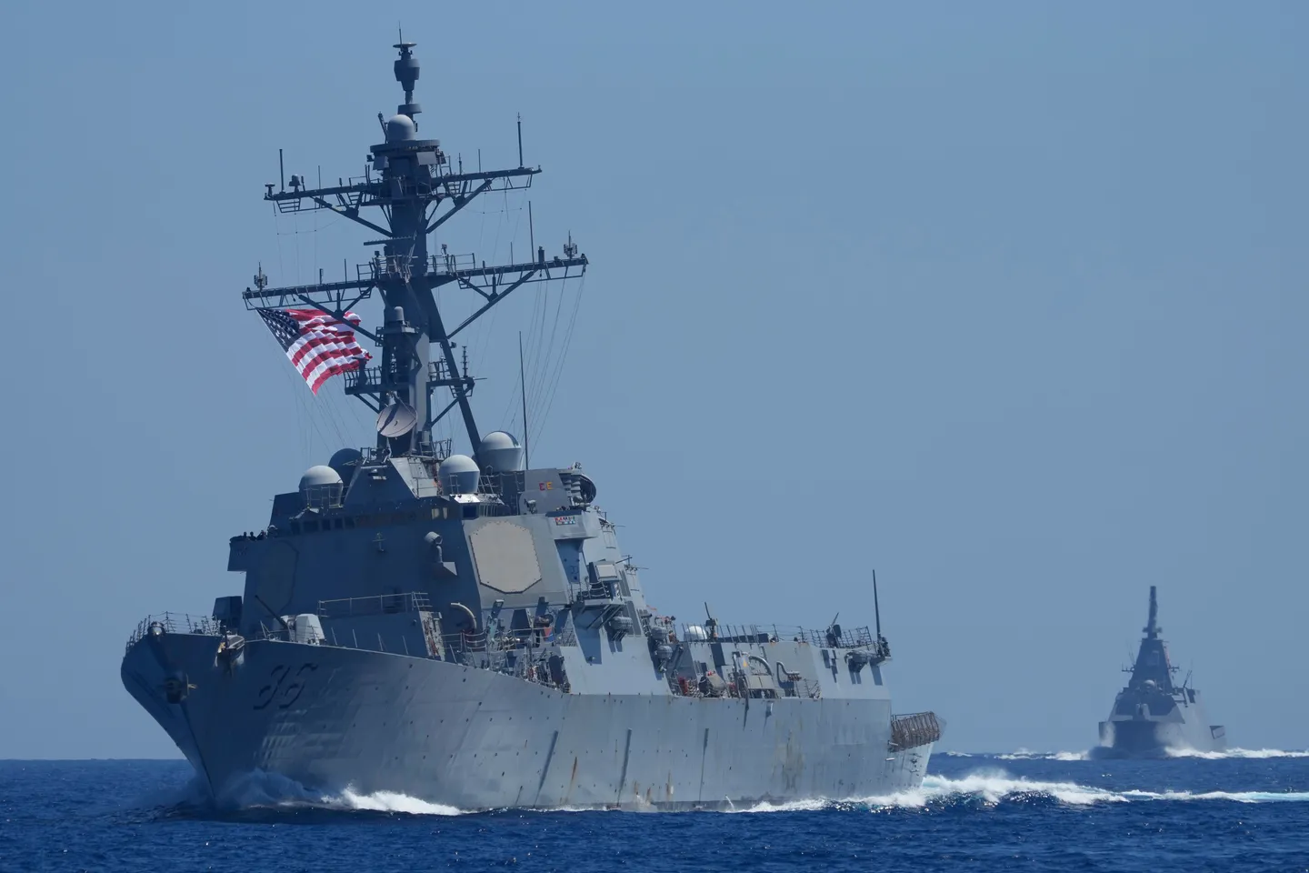 필리핀과 미국, 중국 항공모함 전단 발견 후 합동 해상 훈련 개시