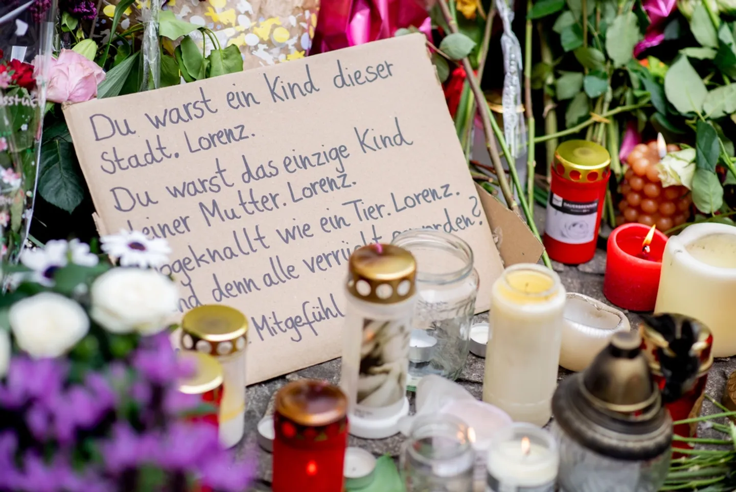 „Du wurdest uns genommen“ – Trauer um getöteten Lorenz