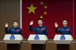 随着与美国的竞争白热化，中国宇航员准备前往天宫空间站