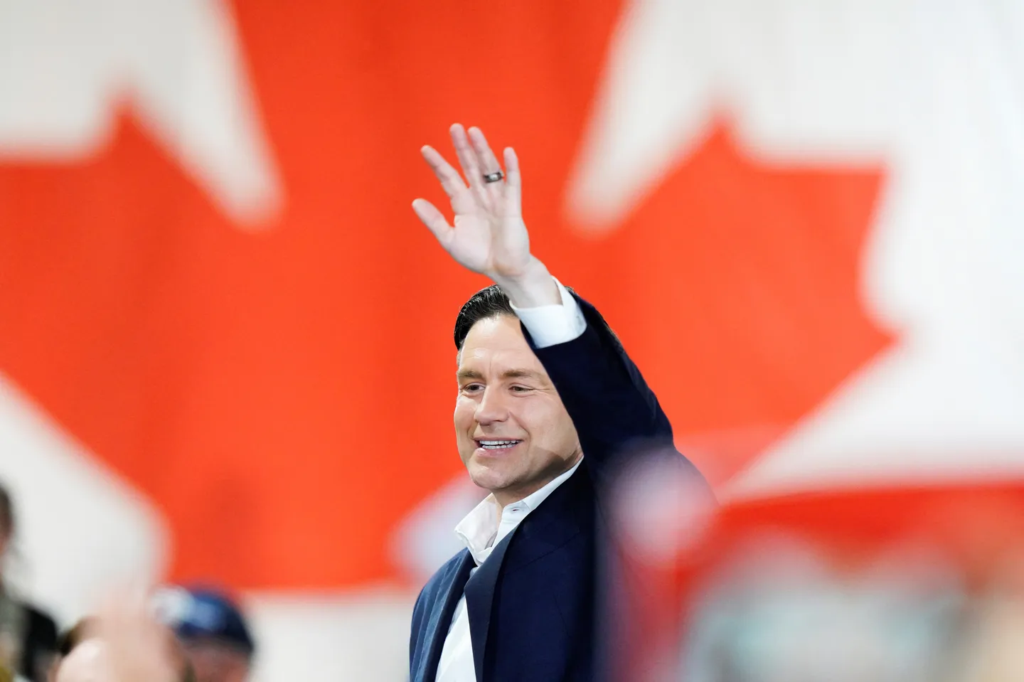 From front-runner to underdog, Pierre Poilievre battles headwinds days before Canada elections
