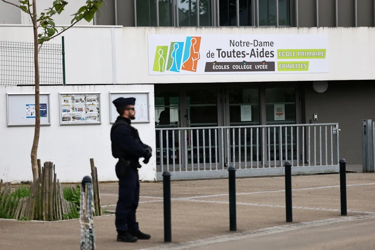 À Nantes, un lycéen poignarde plusieurs élèves, faisant un mort et trois blessés
